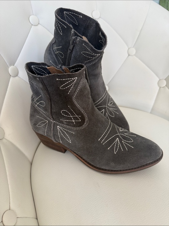Lucky Brand Shoes - Lucky Brand LK-FLORINIAH Gray Suede Western Ankle Boots US7 Contrast Stitching